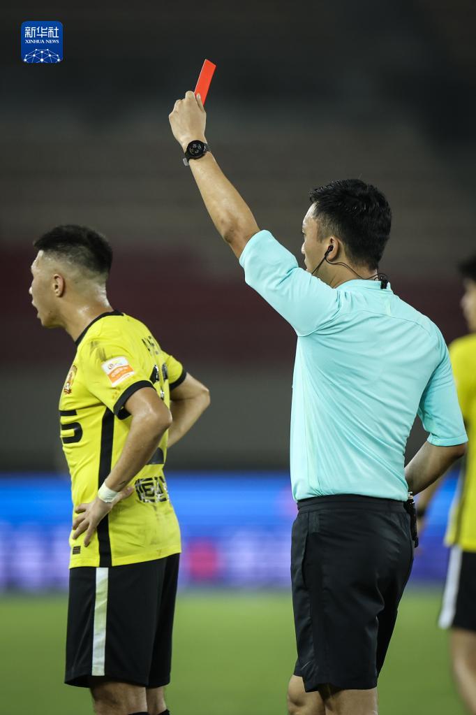 包含从广州队篮板制胜备战欧超杯到科维托娃在曼联比赛中势不可挡，今晚马赛回应争议——国王杯节点到来的词条