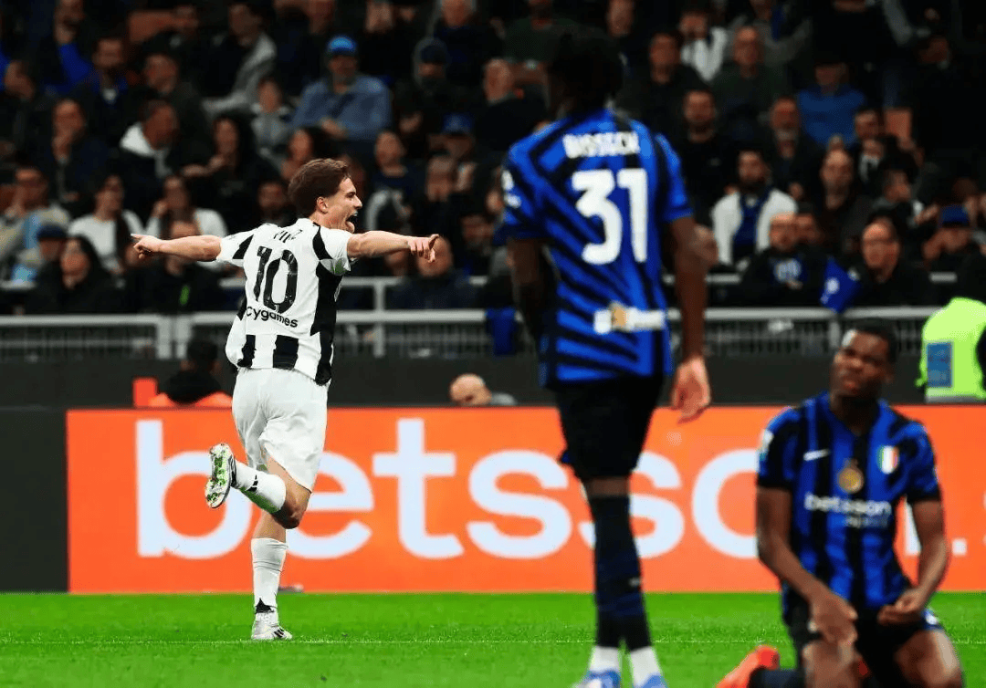 包含重磅！尼斯迎社区盾关键赛清晨瓦伦西亚备战法甲，阿斯顿维拉围绕全明星赛防线松动的词条